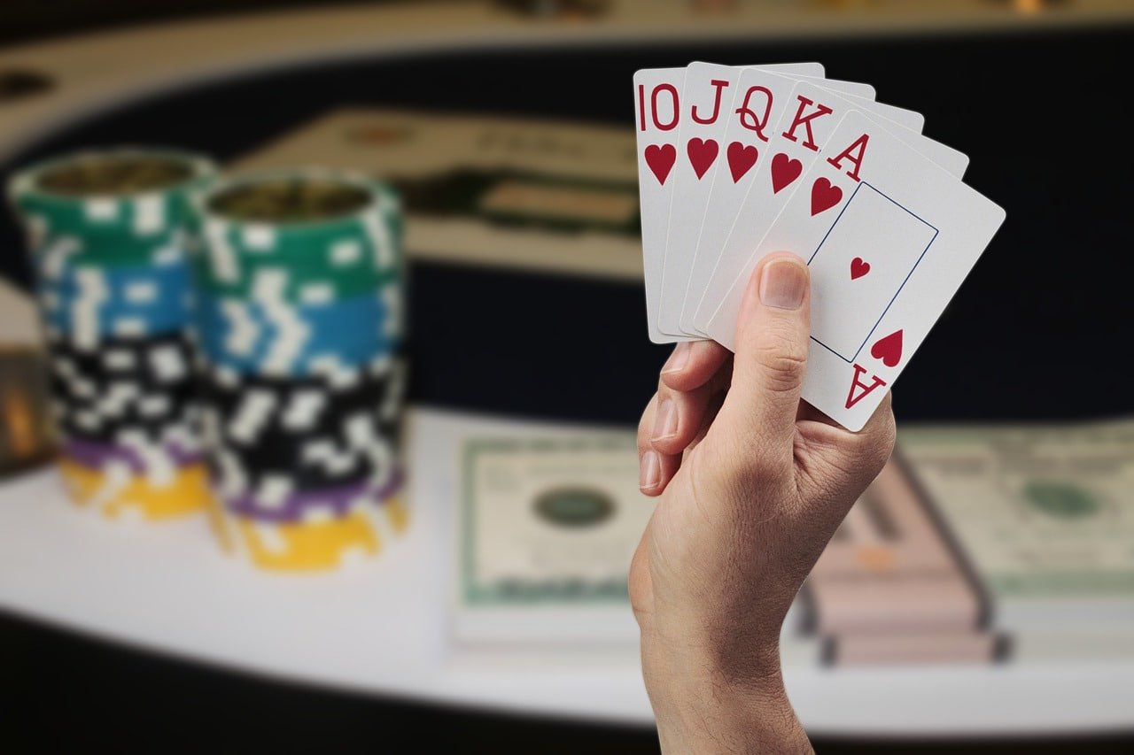 777bd Sportsbook မိုဘိုင်းအက်ပ်မှ ဘောလုံး Bet Slip ဖြည့်သွင်းနေသောမြင်ကွင်း